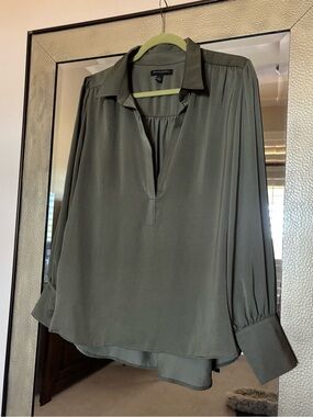 Banana Republic Olive Green V-Neck Long Sleeve Blouse